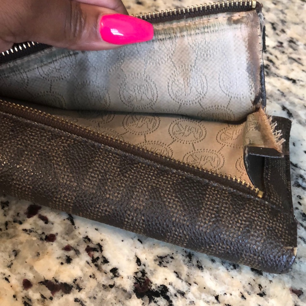 Michael Kors wallet - Picture 4 of 4
